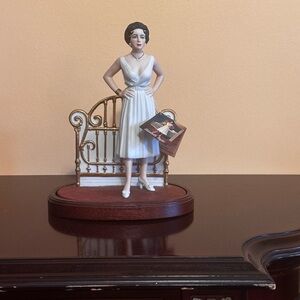 Elizabeth Taylor MGMs "Cat On A Hot Tin Roof" 1958 Figurine #1473 Royal Orleans